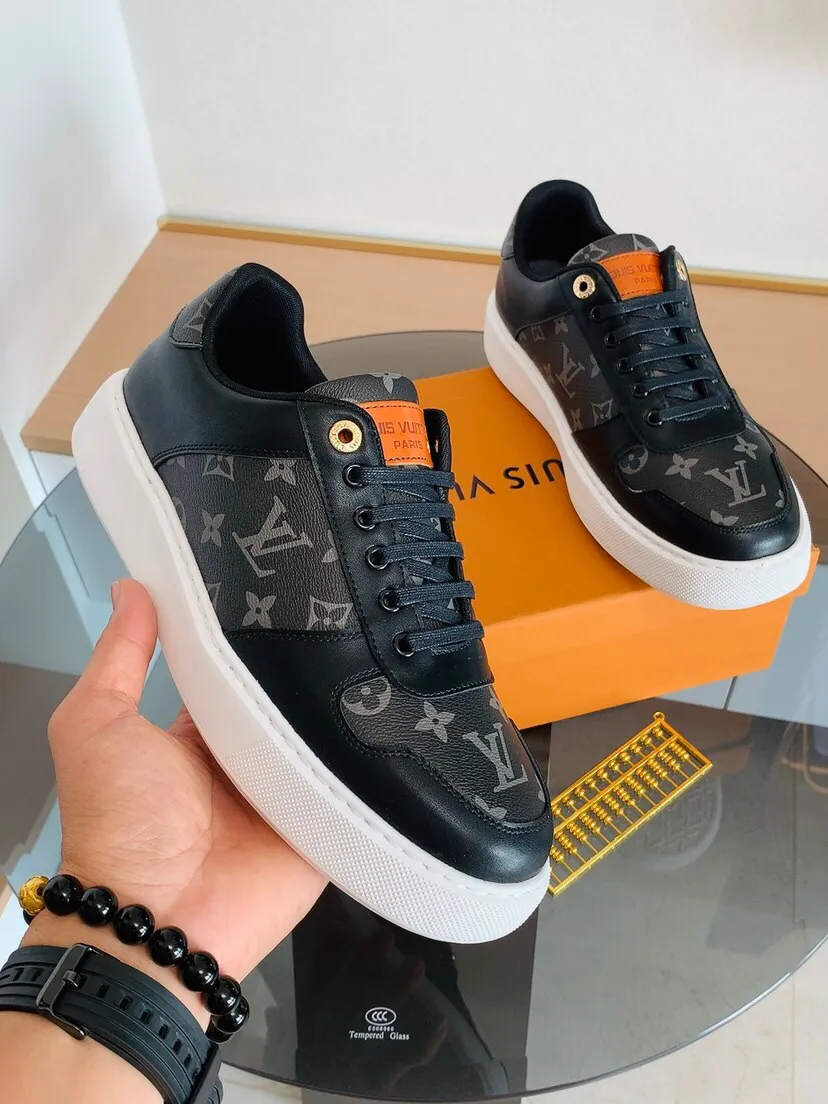 Factory price 420. [LV] Louis Vuitton's latest 🎁🎁 fashionable casual men's shoes 👟, hot style 💥 simple and elegant style, exclusive for trendy men. Unique official website latest brand 👑 original decoration, fashionable and generous, original cowhide leather ✅ breathable sheepskin lining, official website designated wear-resistant casual outsole, classic model taken in kind 🎬38-44. Can be customized45